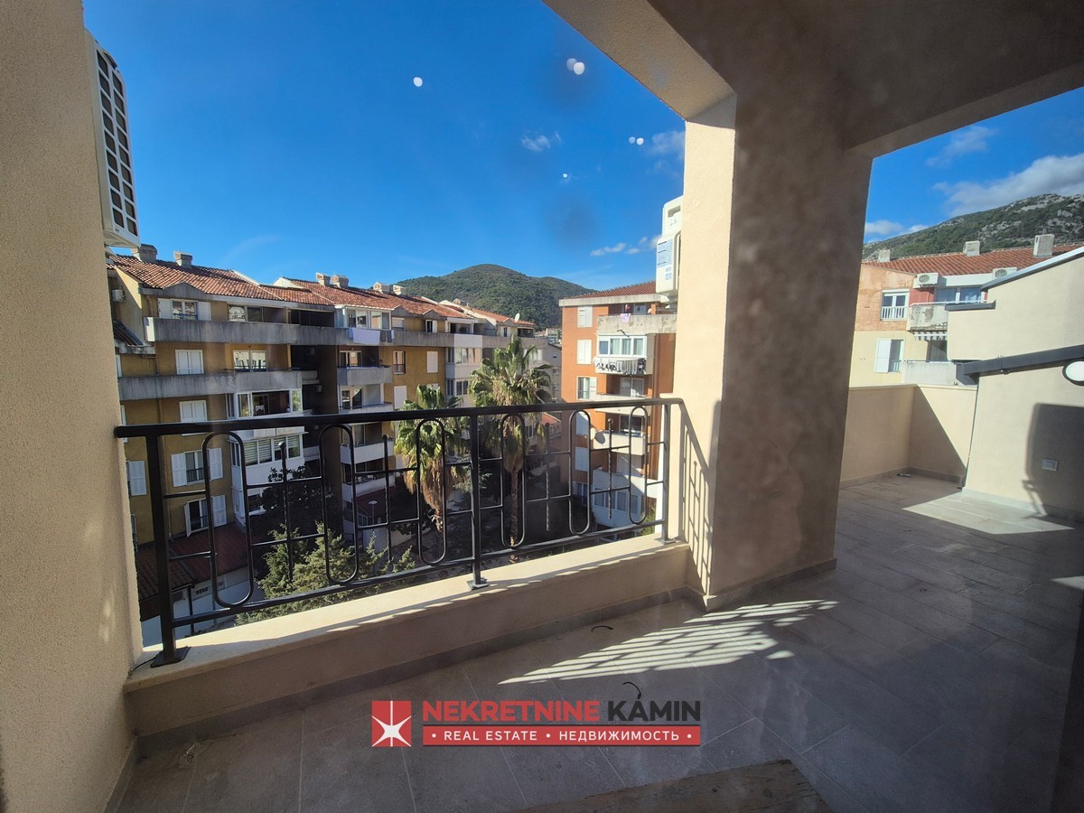 One-Bedroom Apartment with Full-Height Gallery and Large Terrace, Adok, Budva